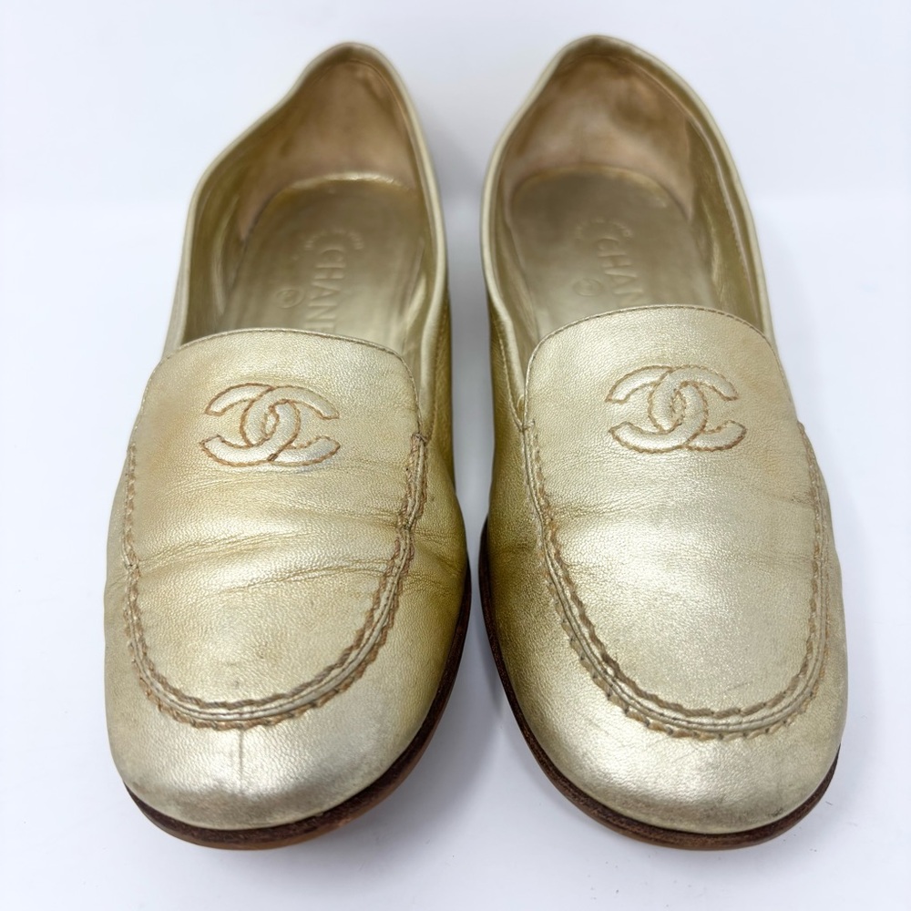 Chanel Vintage CC Golden Leather Loafers Gold Logo Flats EU 37 - Picture 4 of 16